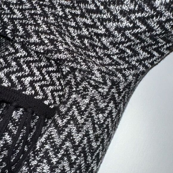 Chicos Women’s Black White Fringe Cardigan Sweater Size 1 (Medium) EUC - Picture 5 of 12